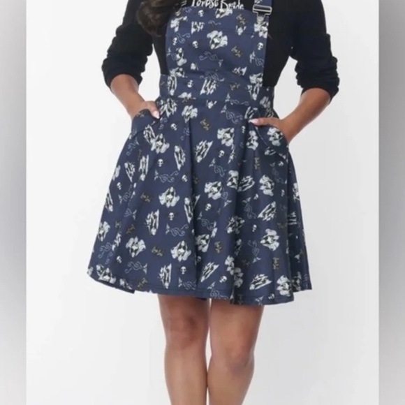 Brand new CORPSE BRIDE X UNIQUE VINTAGE BRIONNE PINAFORE SKIRT plus 1X blue navy - Picture 2 of 9